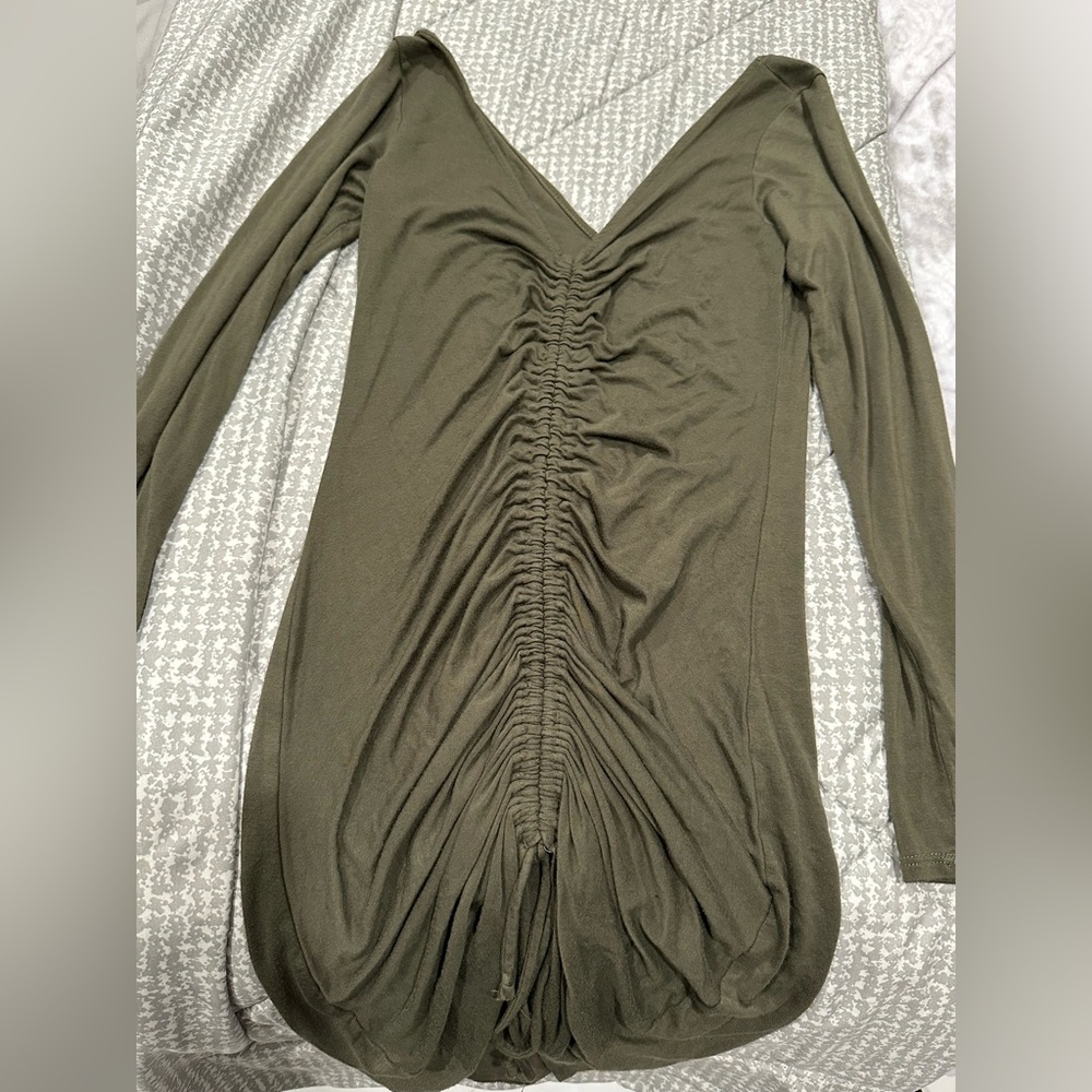 Green dress fitted with tie on the front to put long or short